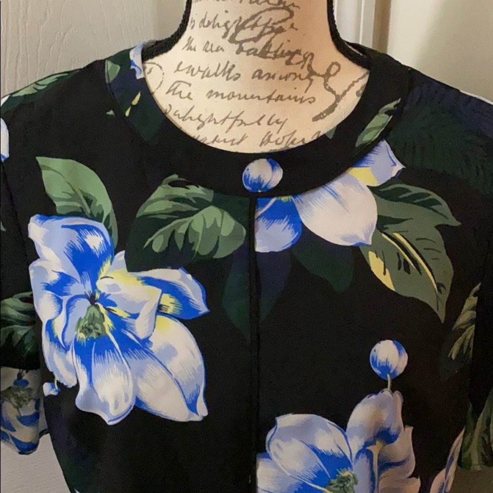 Floral Top - Picture 6 of 8